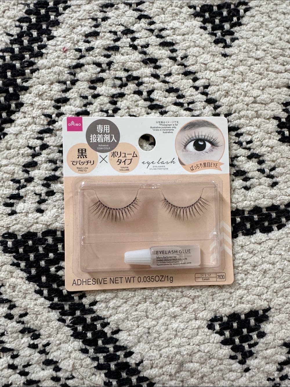 Super natural false lashes from Japan Black Volume False Eyelashes with Adhesive
